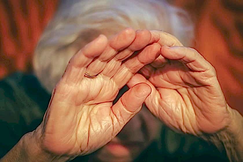 Жестокое обращение с пожилыми людьми