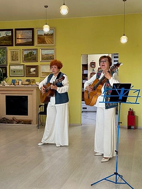 Выступление музыкального дуэта «Восторг»